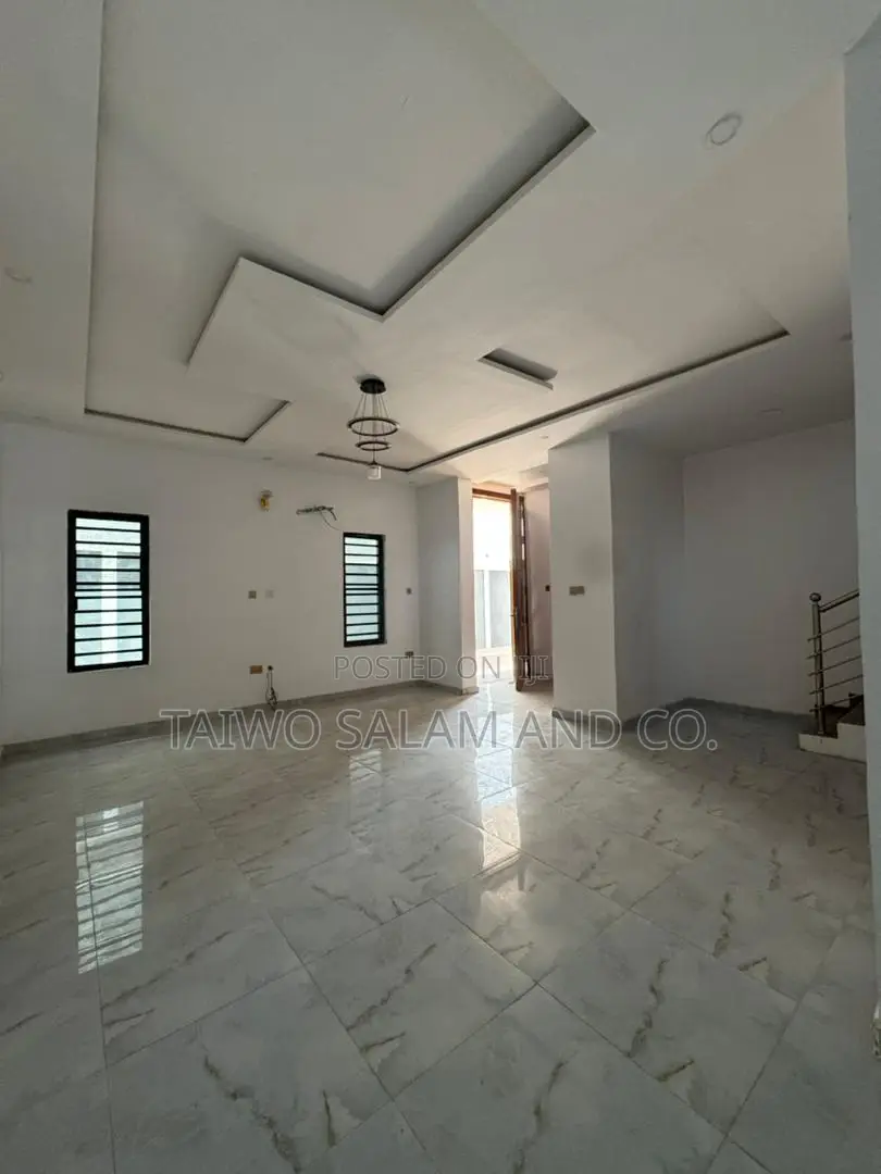 4bdrm Duplex in Agodi for sale