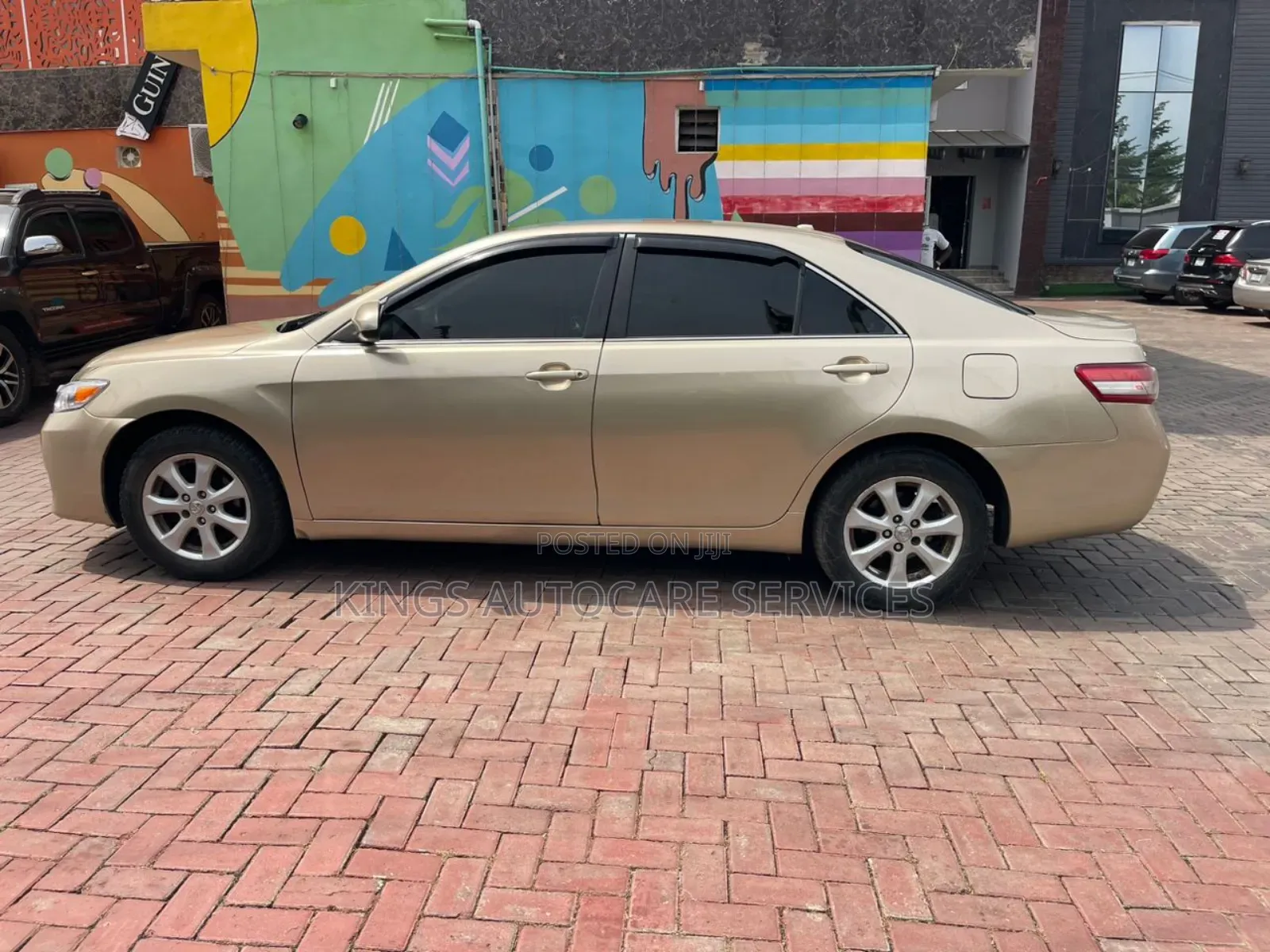 Toyota Camry LE 4dr Sedan (2.5L 4cyl 6A) 2011 Gold