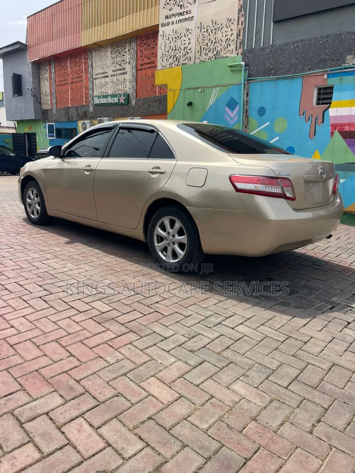 Toyota Camry LE 4dr Sedan (2.5L 4cyl 6A) 2011 Gold