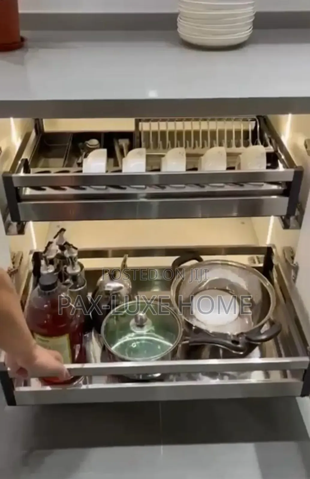 Quality Stainless Steel Pull-Out Kitchen Cabinet Plate and Dish Rack.