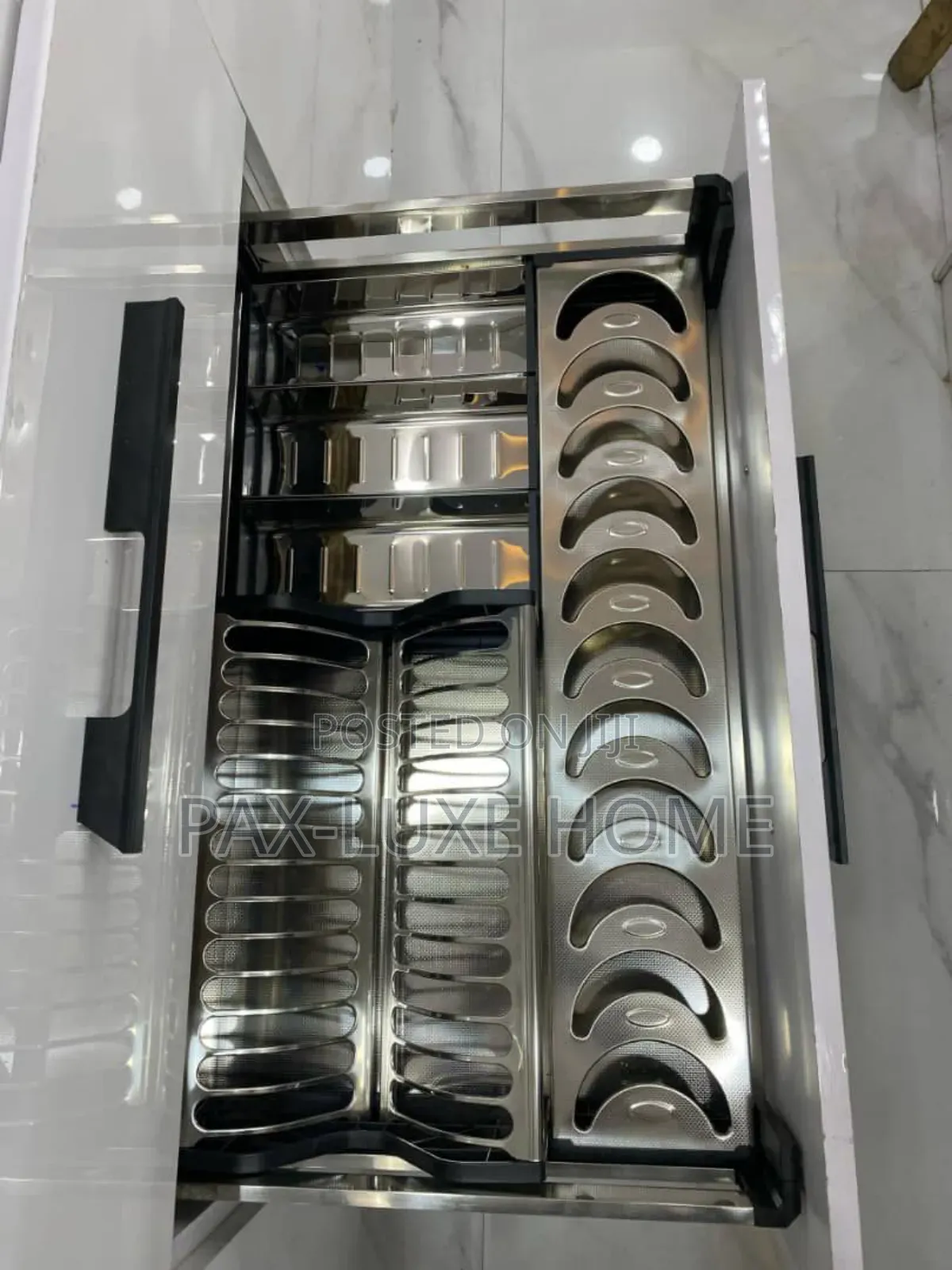Quality Stainless Steel Pull-Out Kitchen Cabinet Plate and Dish Rack.