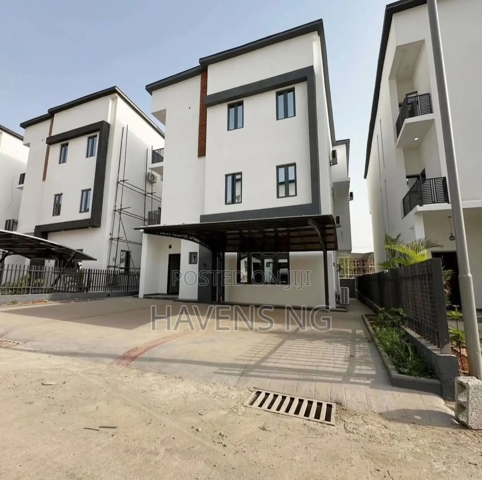 5bdrm Duplex in Kado for sale