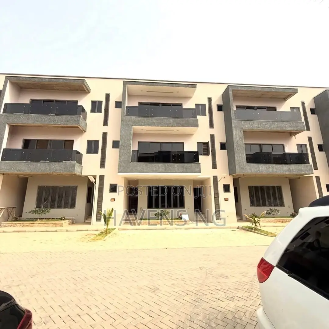 4bdrm Duplex in Jahi for sale