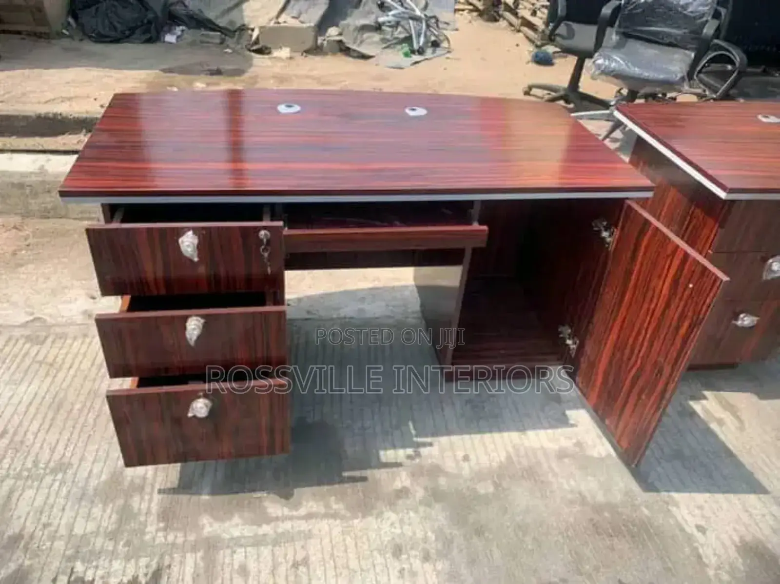 Quality Executive Wooden Office Table With Drawers