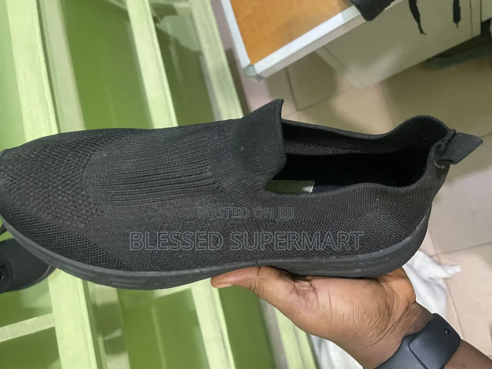 Unisex All Black Laceless Sneakers