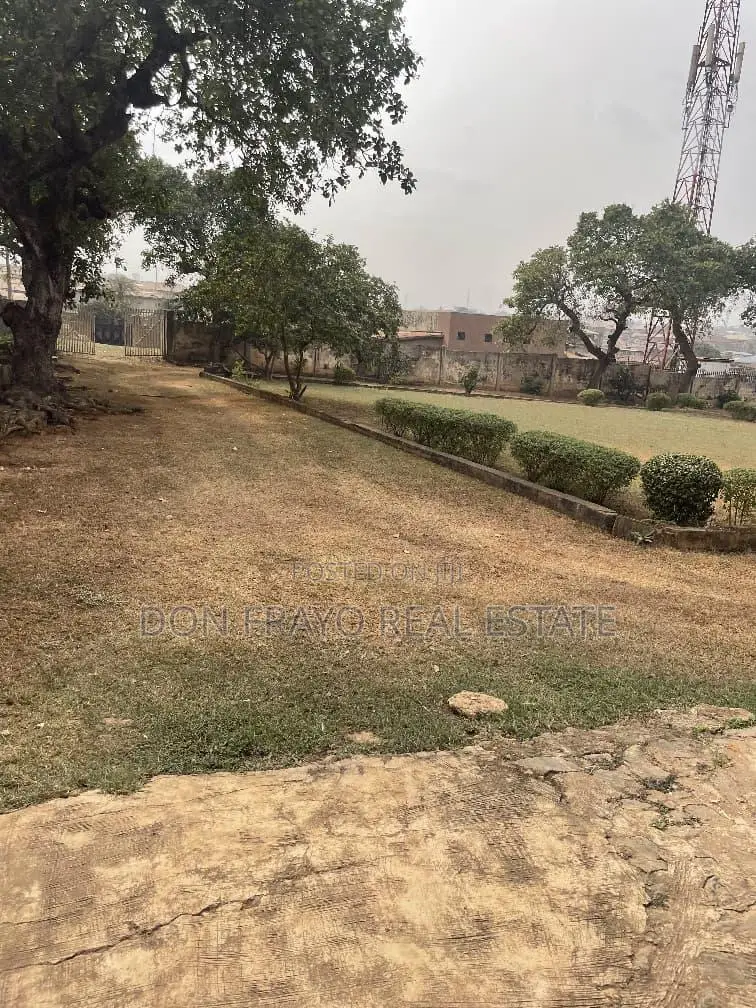17bdrm Block of Flats in Bodija Estate for sale