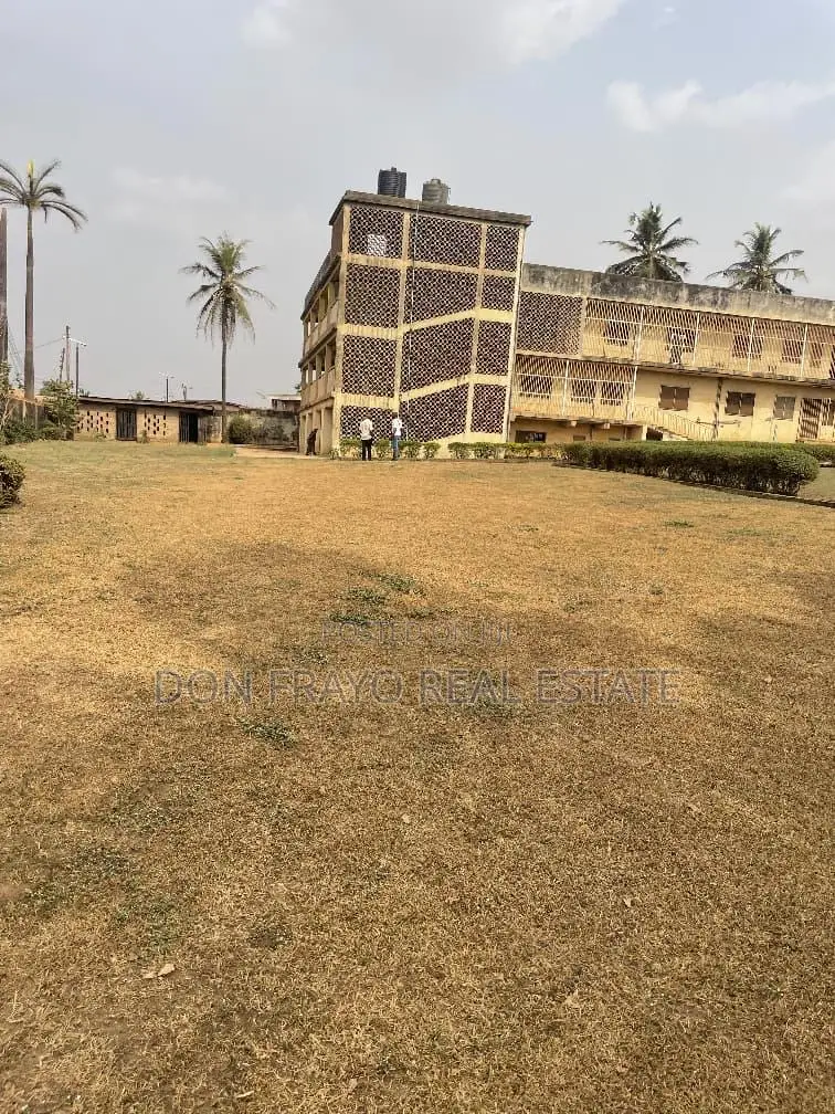 17bdrm Block of Flats in Bodija Estate for sale