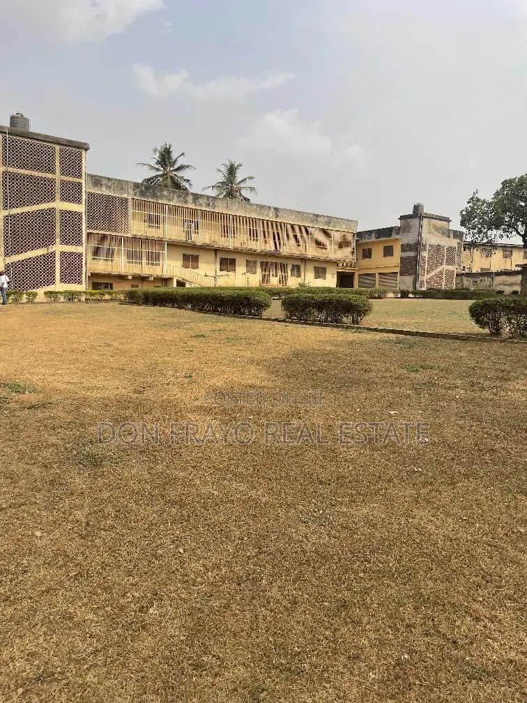 17bdrm Block of Flats in Bodija Estate for sale