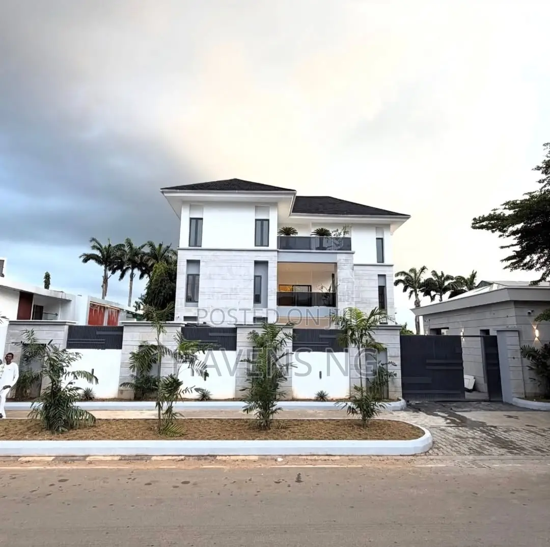 7bdrm Mansion in Maitama for sale