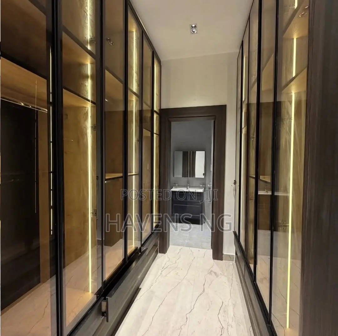 7bdrm Mansion in Maitama for sale