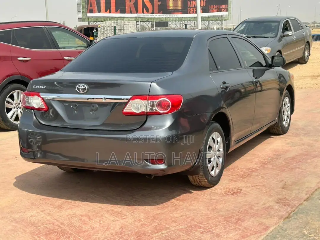 Toyota Corolla LE 4dr Sedan (1.8L 4cyl 4A) 2012 Gray