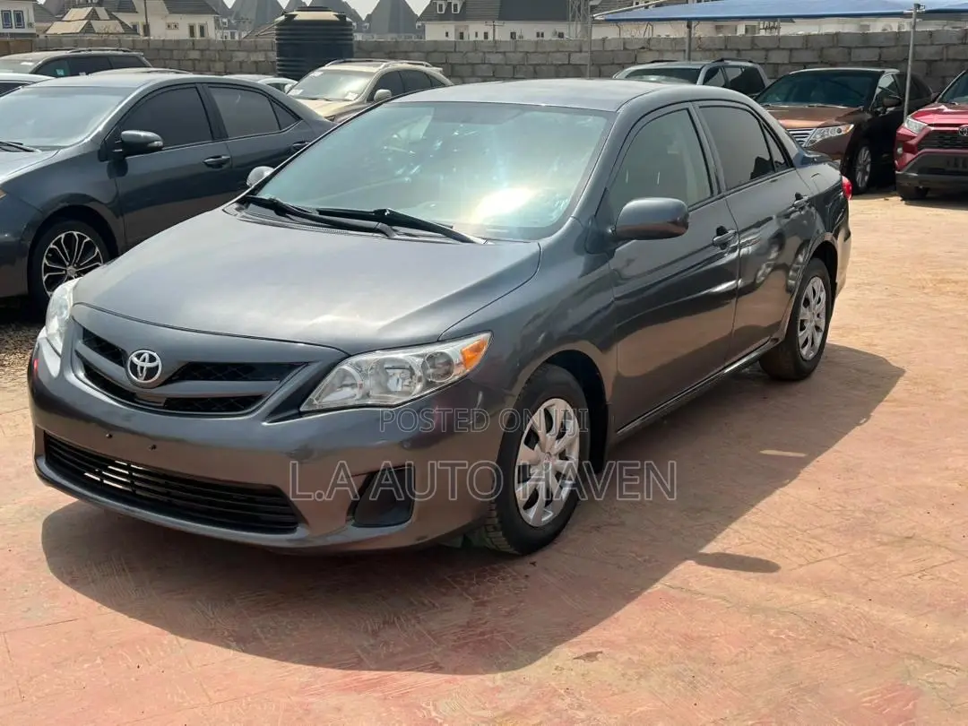 Toyota Corolla LE 4dr Sedan (1.8L 4cyl 4A) 2012 Gray