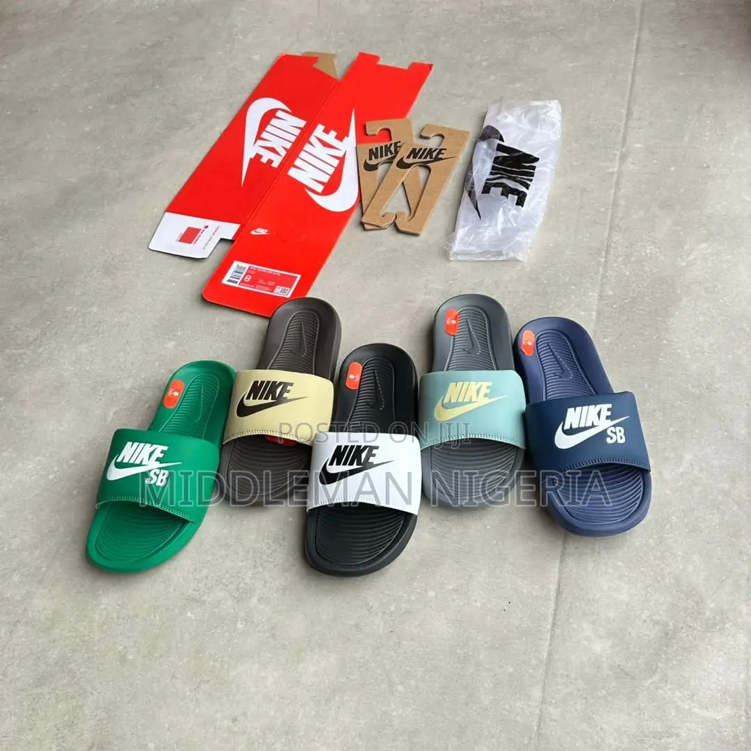 Nike Victori Slides