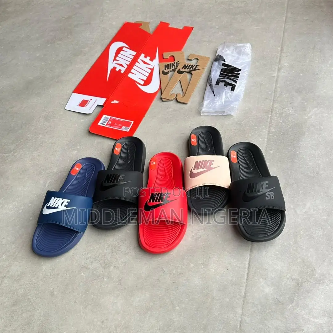 Nike Victori Slides