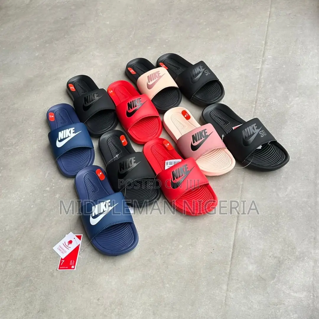 Nike Victori Slides