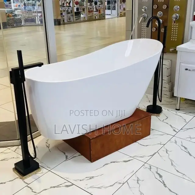 White Freestanding Acrylic Bathtub With Original Standing Tap