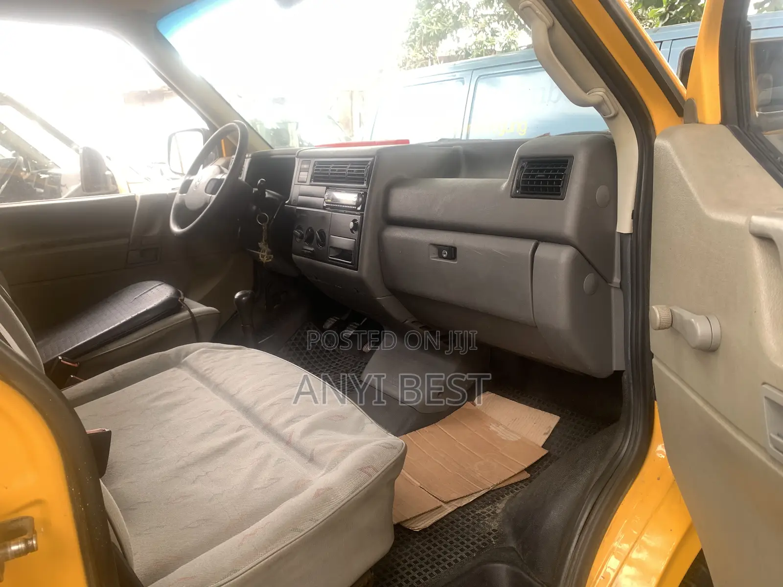 Volkswagen Transporter 2005 Yellow