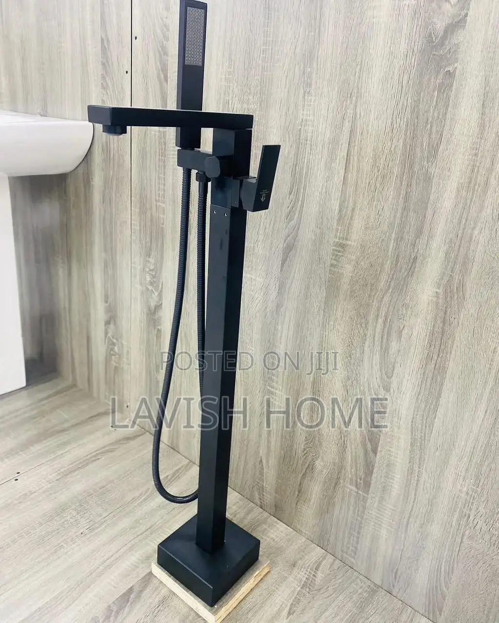 Black Freestanding Bathtub Tap
