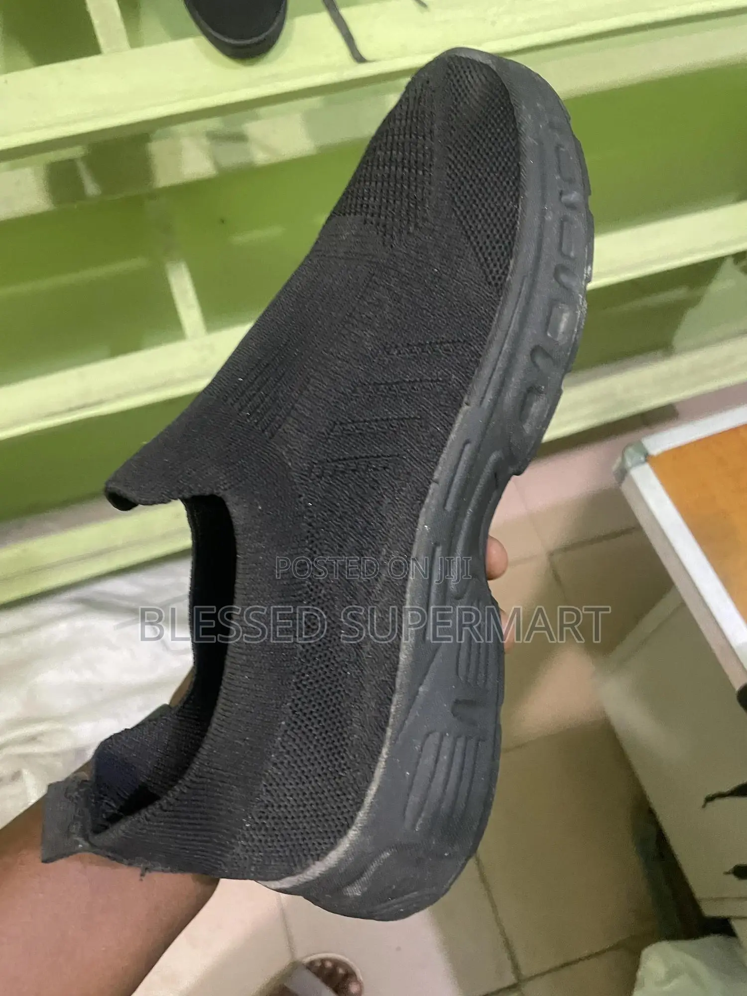 Unisex All Black Laceless Sneakers