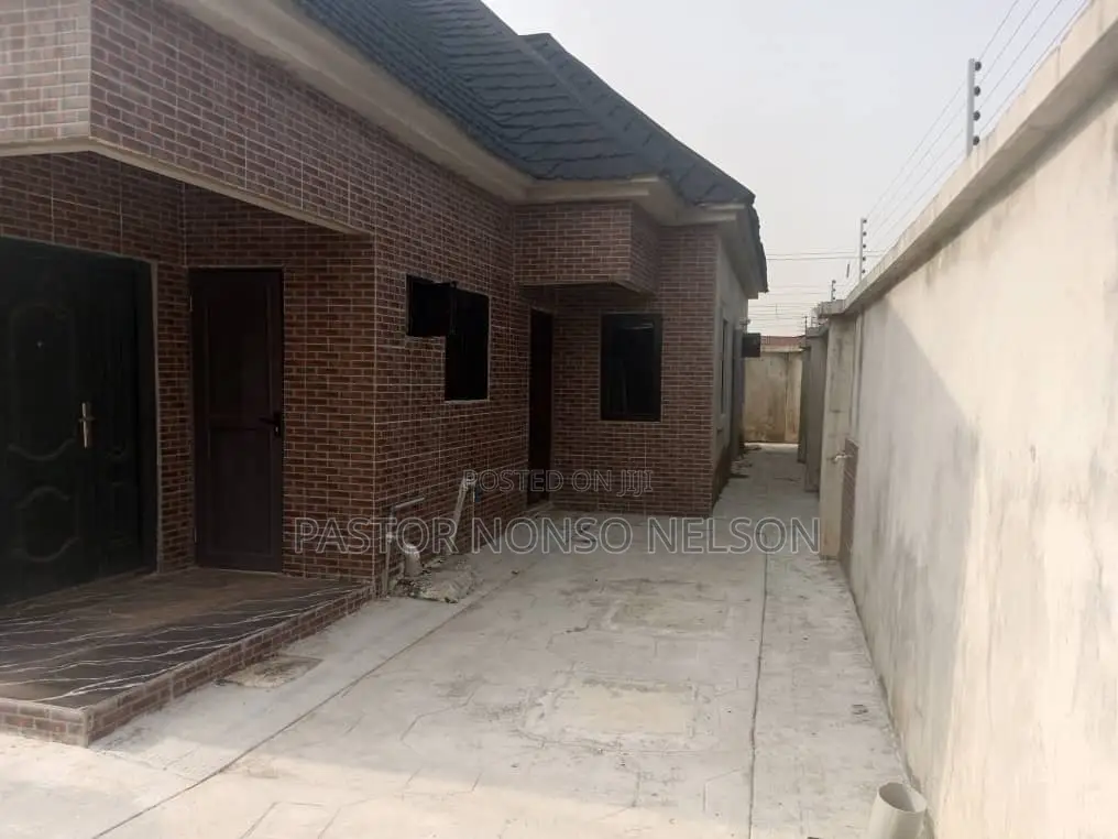 4bdrm Bungalow in World Bank Housing, Owerri for sale