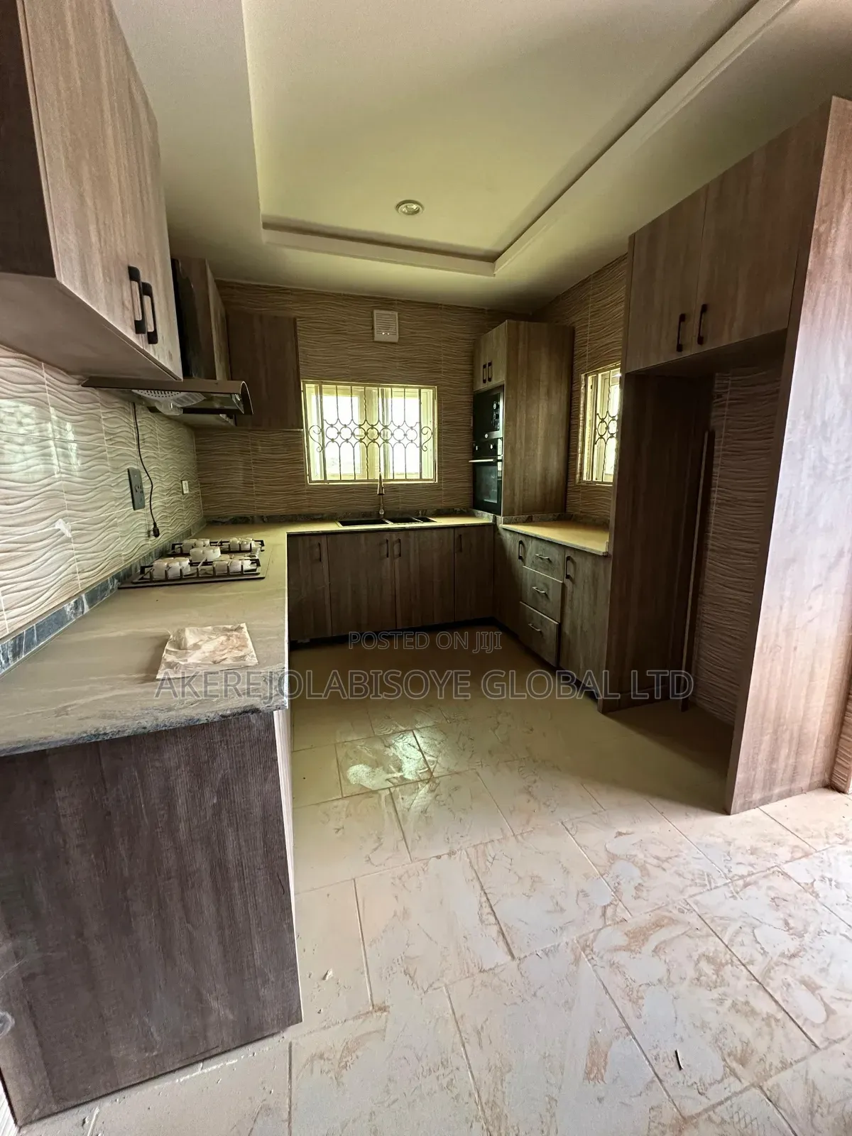4bdrm Penthouse in In An Estate for rent