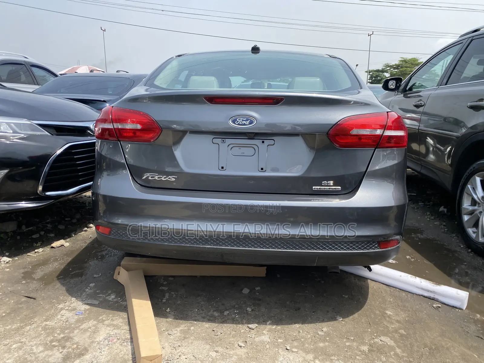 Ford Focus SE Sedan FWD (1.0L 3cyl 6M) 2017 Gray