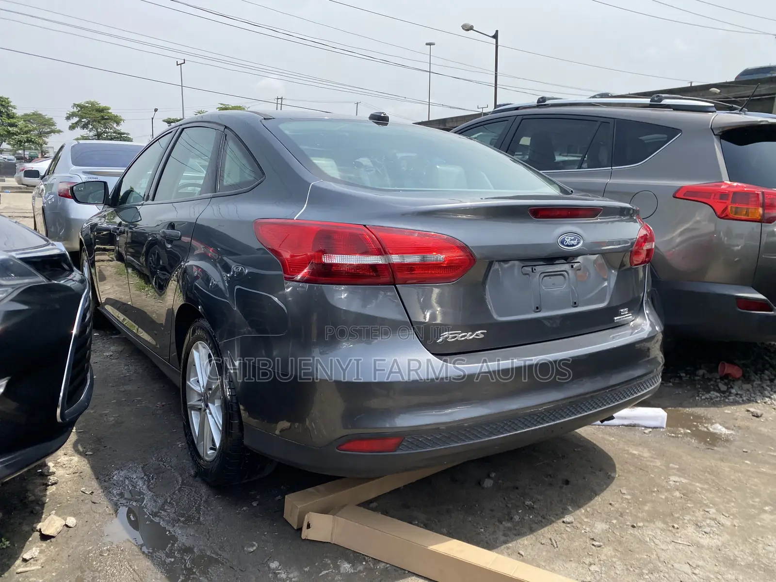 Ford Focus SE Sedan FWD (1.0L 3cyl 6M) 2017 Gray