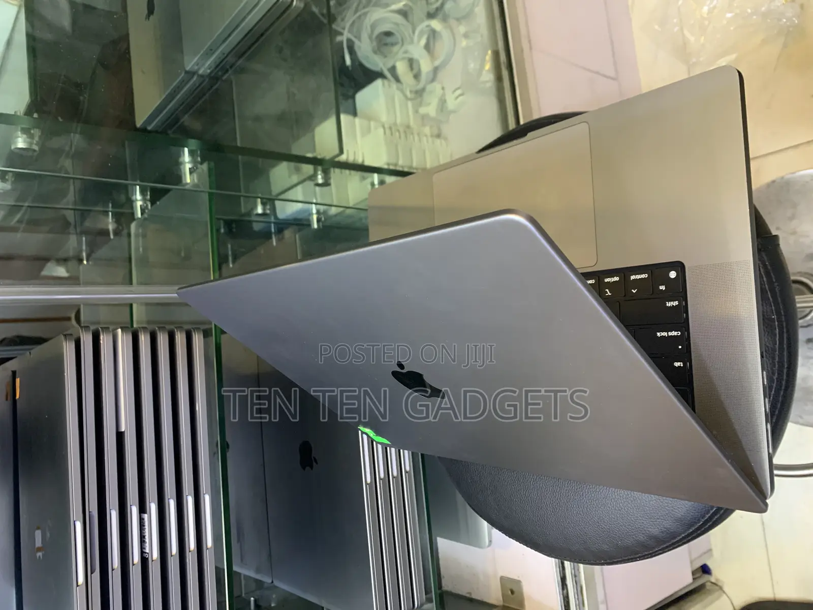 Laptop Apple MacBook Pro 2021 M1 32GB Apple M1 Pro SSD 1T