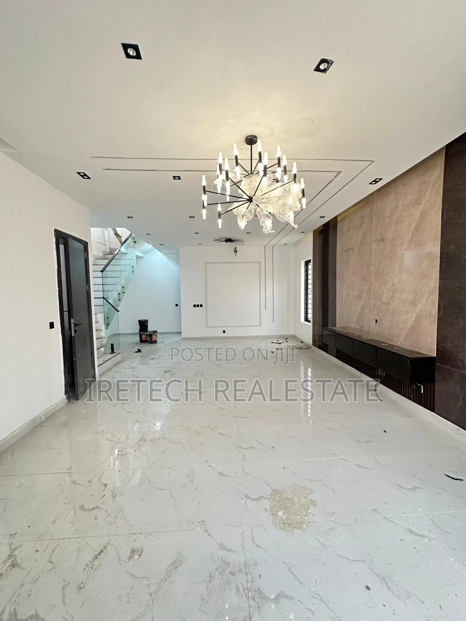 5bdrm Duplex in Ikota Lekki County for sale