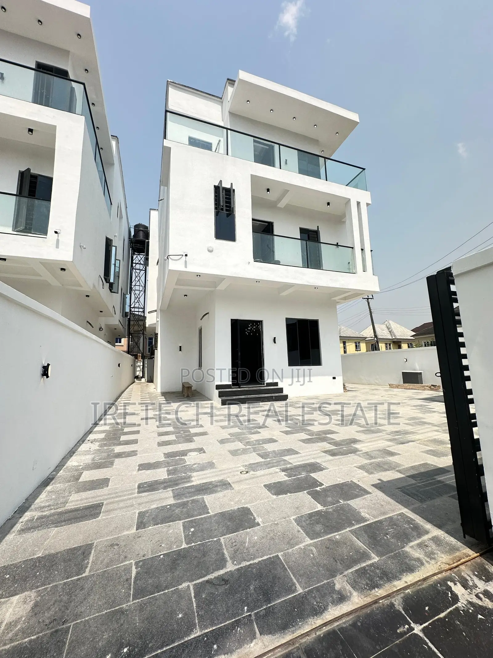 5bdrm Duplex in Ikota Lekki County for sale