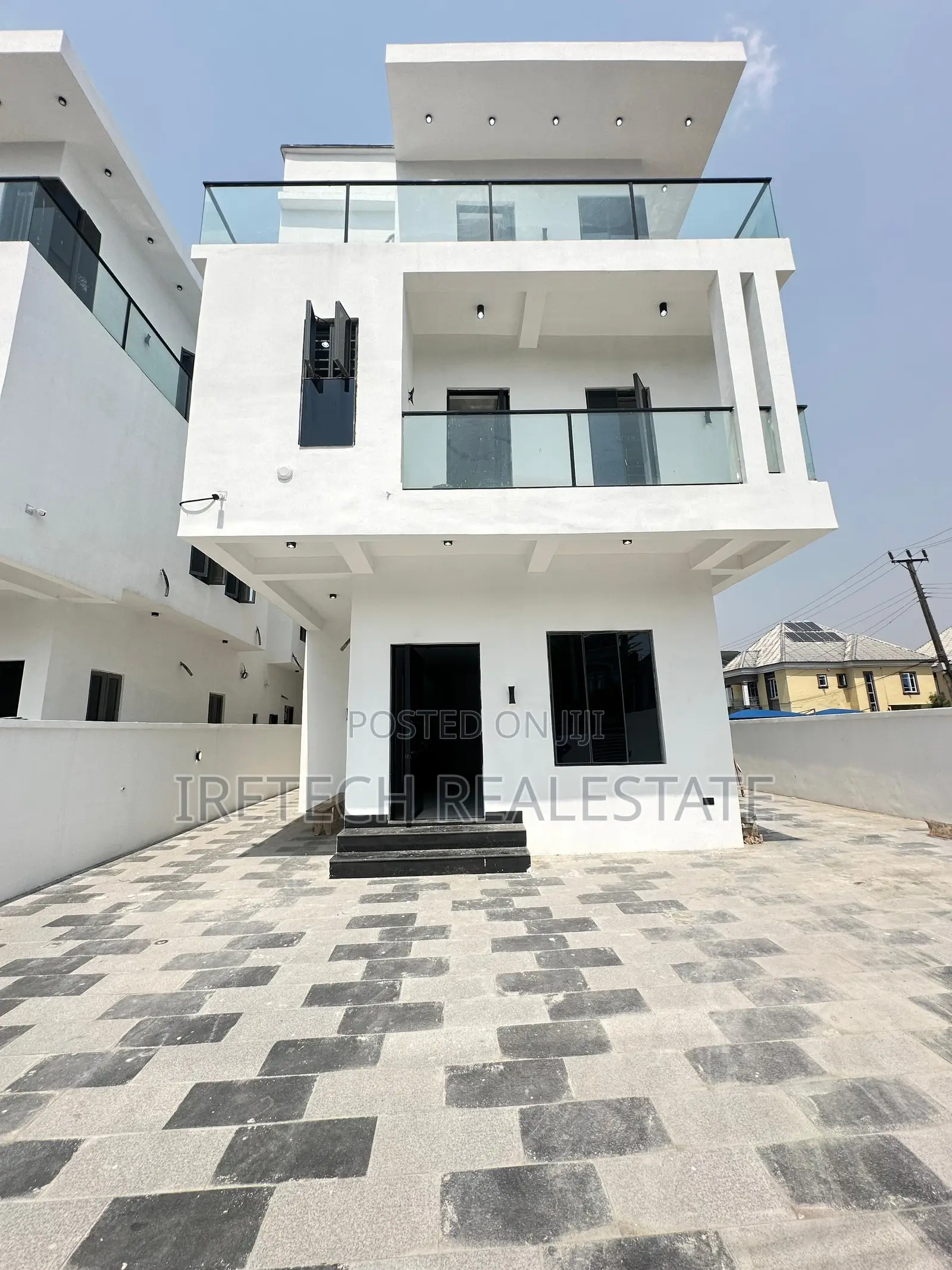 5bdrm Duplex in Ikota Lekki County for sale