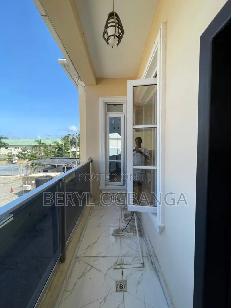 4bdrm Duplex in Lekki Phase 2 for rent