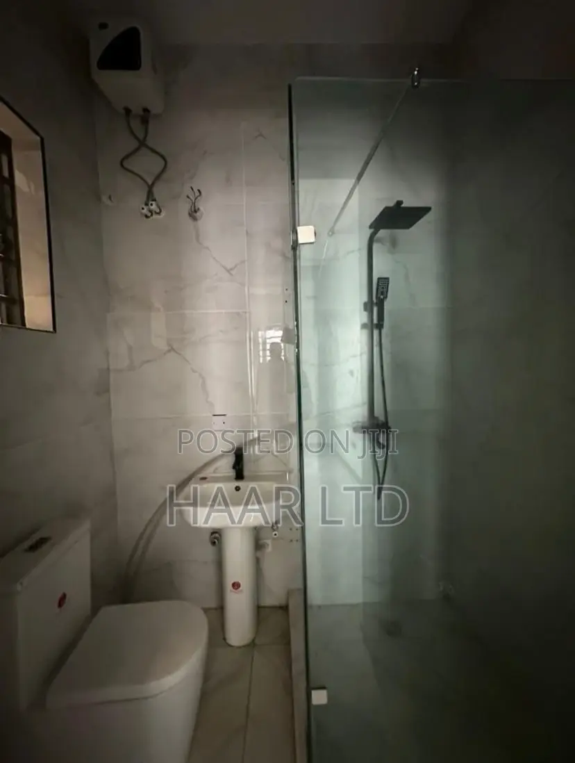 2bdrm Apartment in Lekki Phase 1 for rent