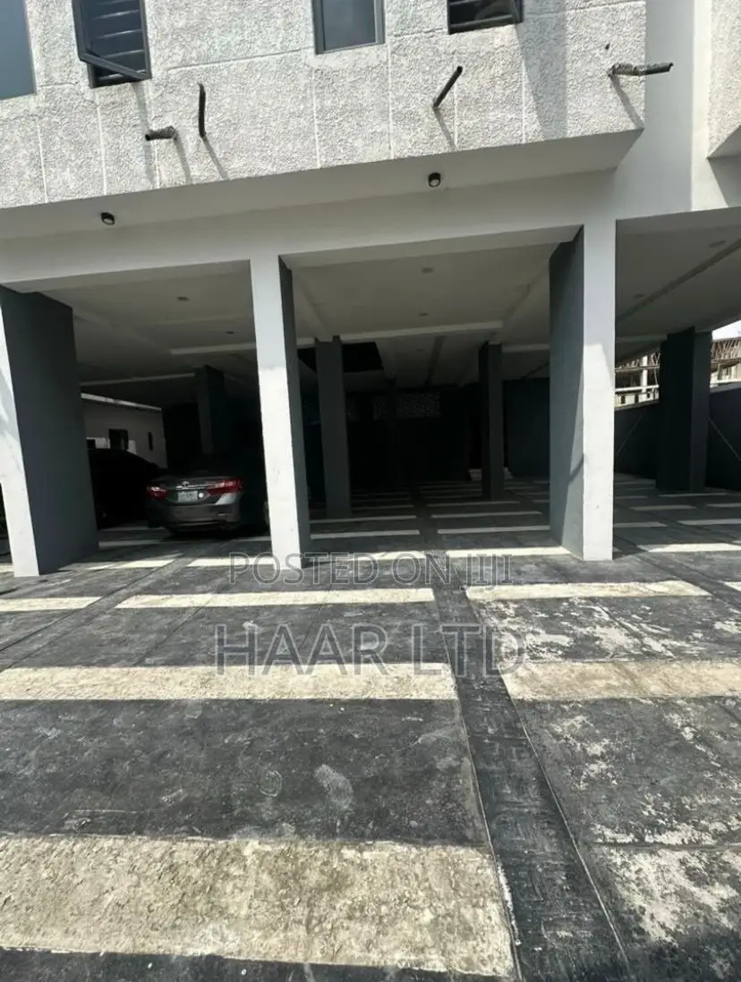 2bdrm Apartment in Lekki Phase 1 for rent