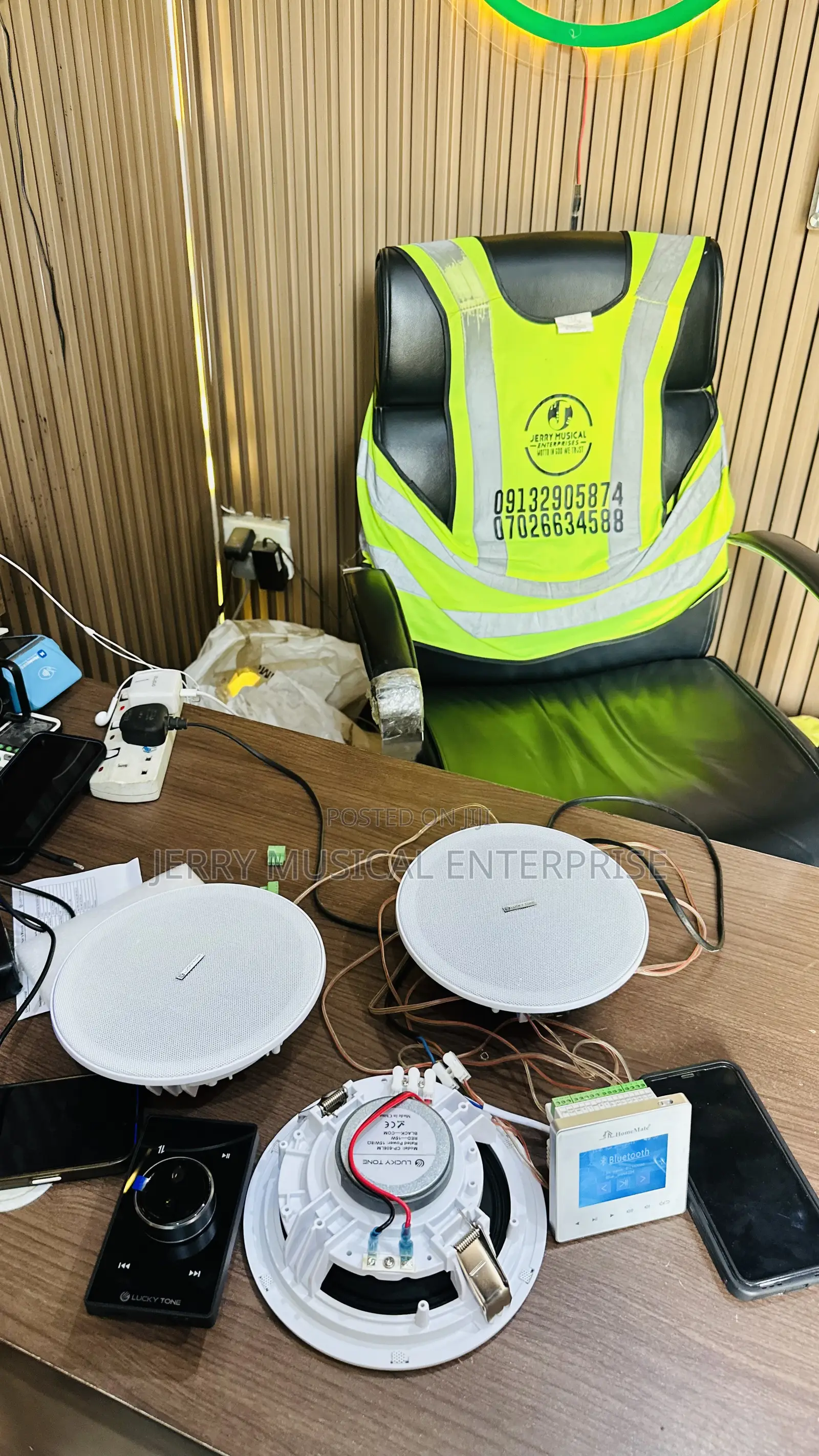 3n1 Ceiling Speakers With Wall Amplifier