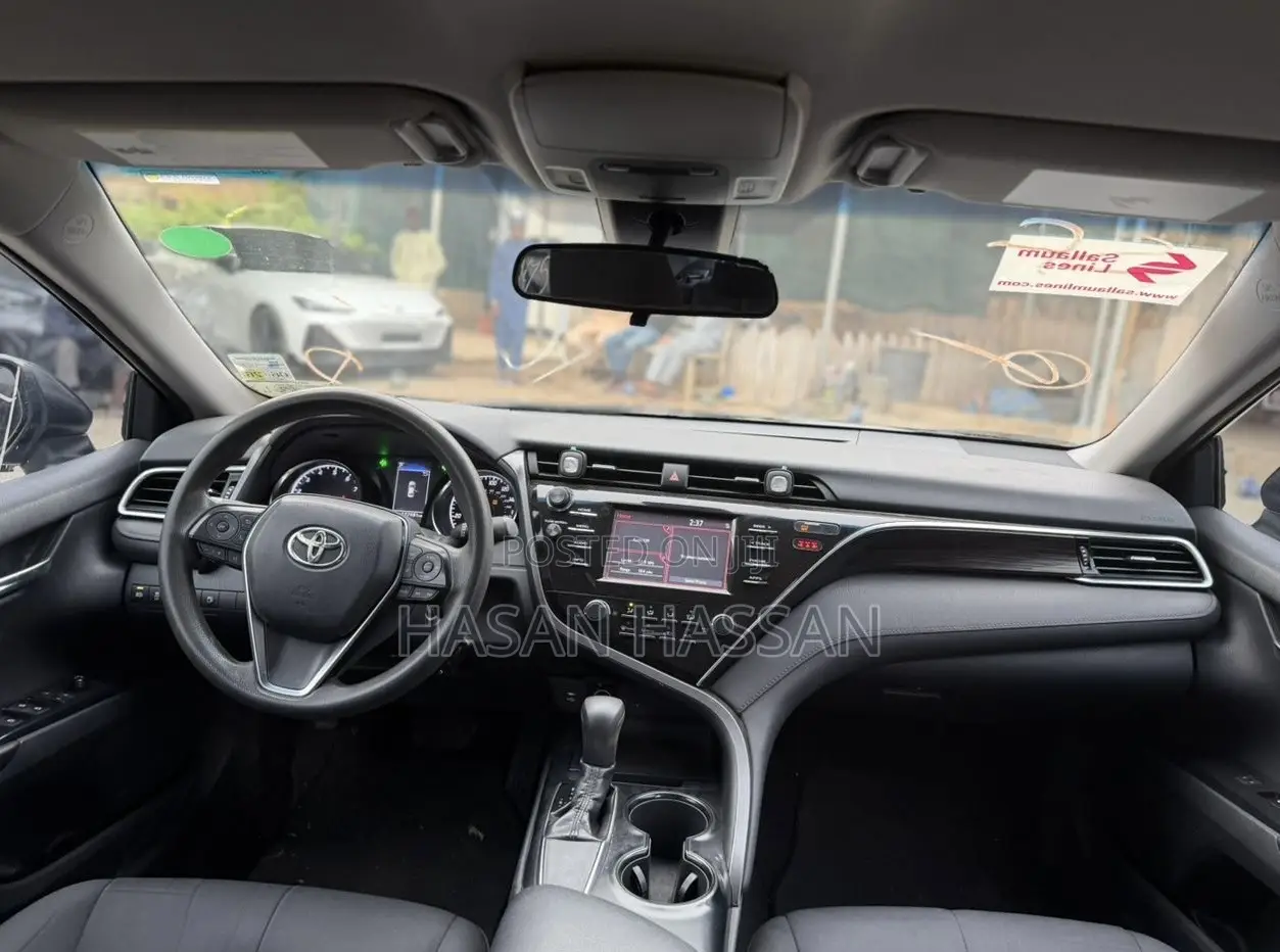 Toyota Camry LE FWD (2.5L 4cyl 8AM) 2018 Black