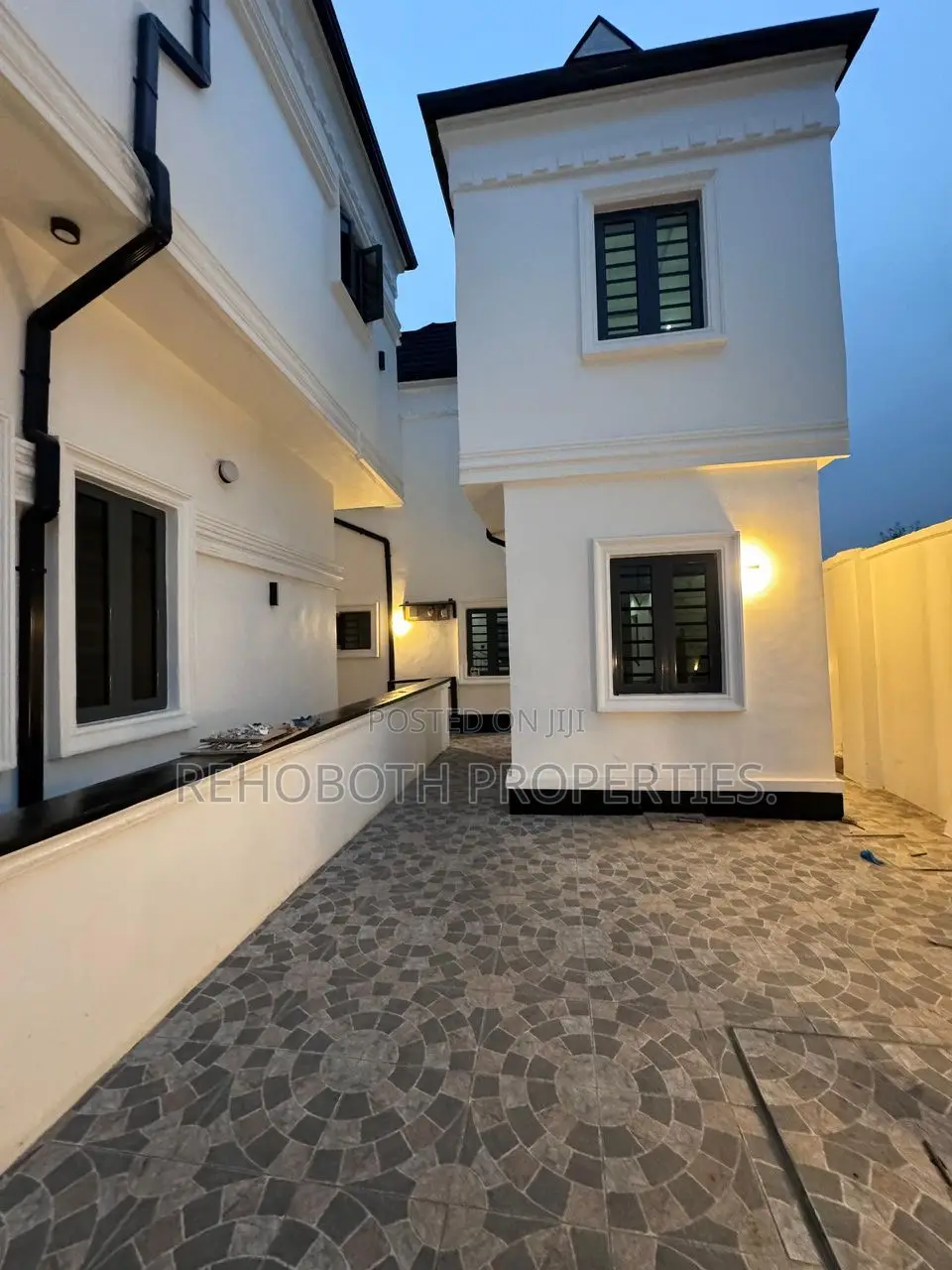 3bdrm Duplex in Kolapo Ishola, Akobo for rent