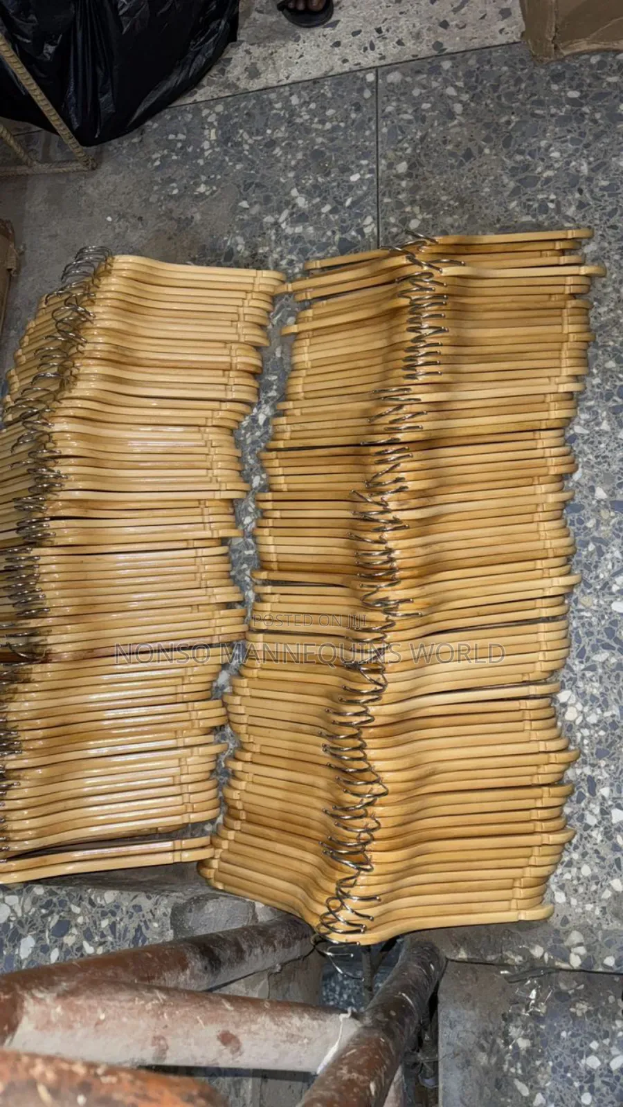 High Quality Wooden Clothes Hangers For Display