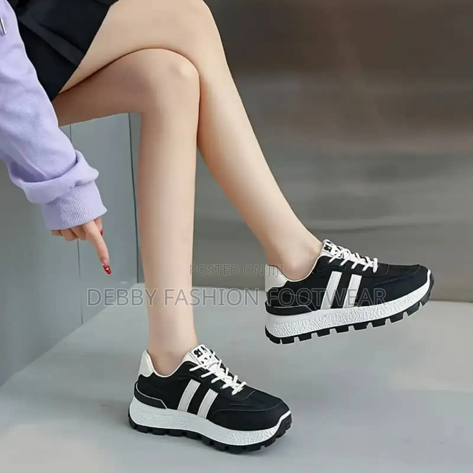 Trendy and Stylish Female Sneakers, Perfect for Everyday Wear.