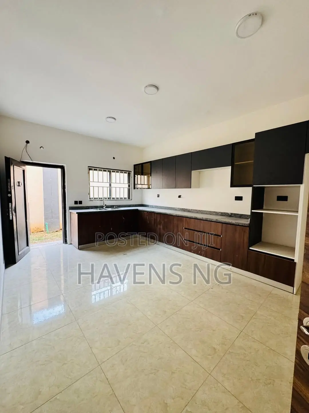 5bdrm Duplex in Mabushi for sale