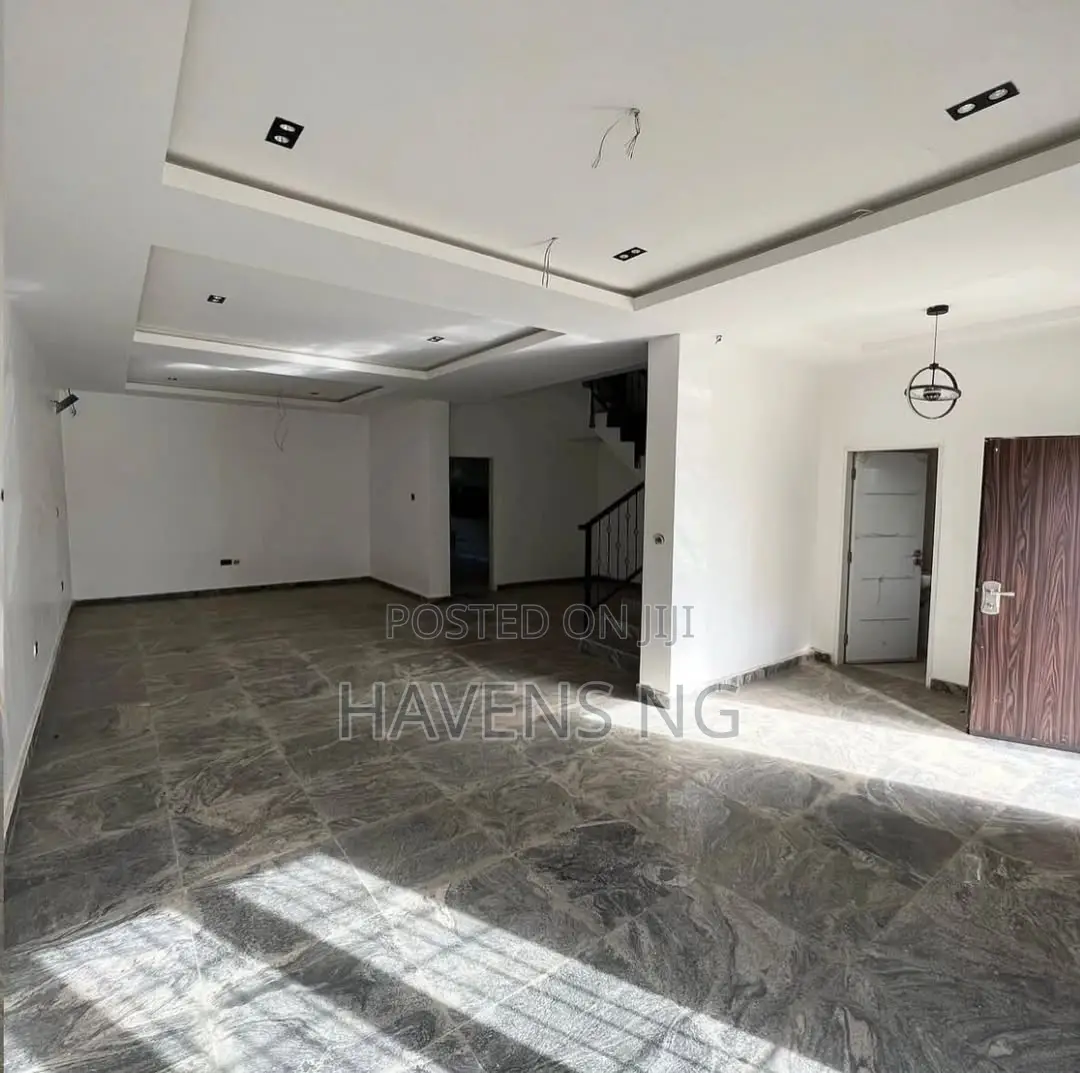 4bdrm Duplex in Kado for sale