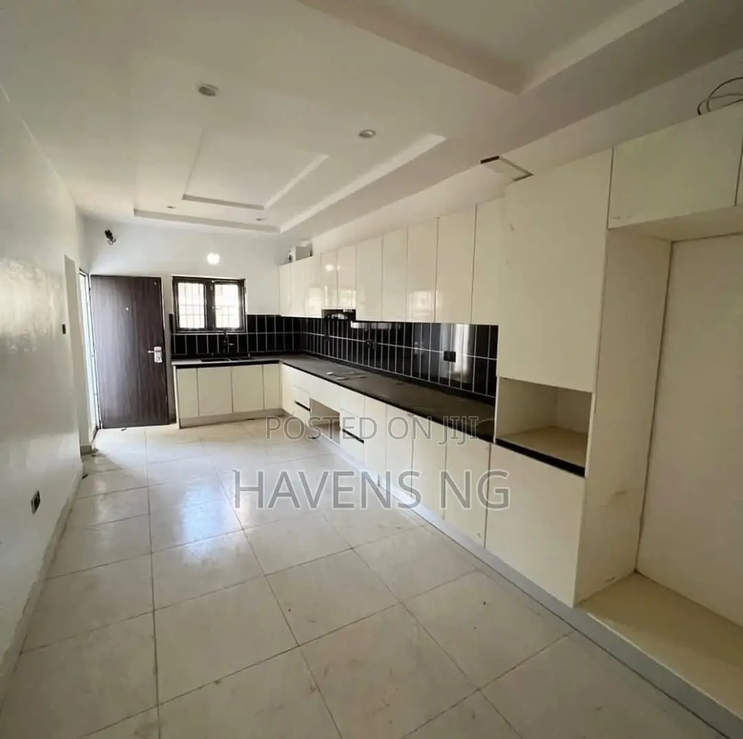 4bdrm Duplex in Kado for sale