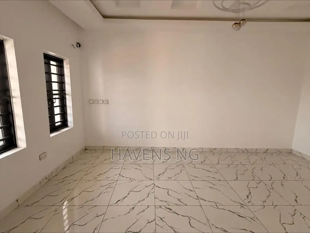 4bdrm Duplex in FHA for sale