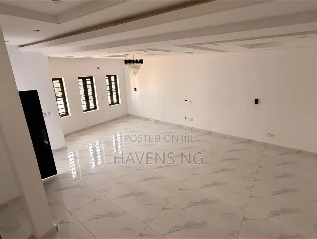 4bdrm Duplex in FHA for sale