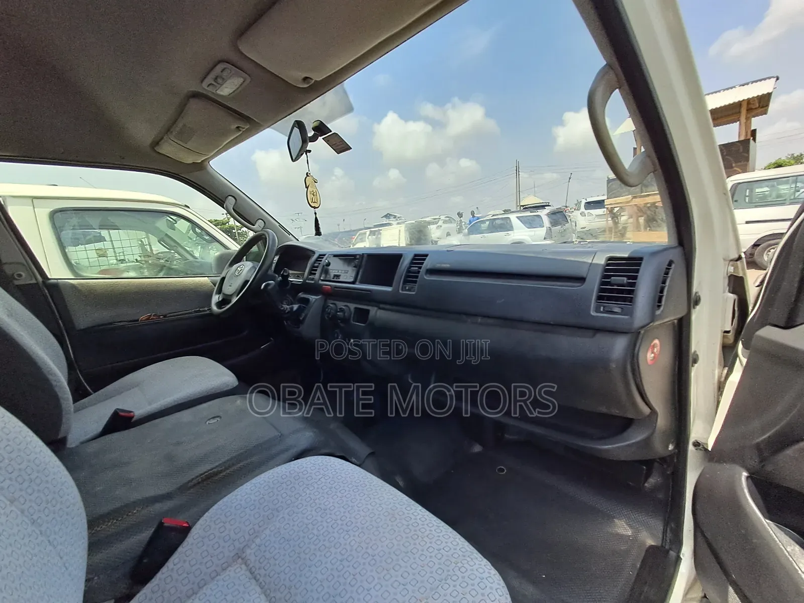Toyota HiAce 2013 White