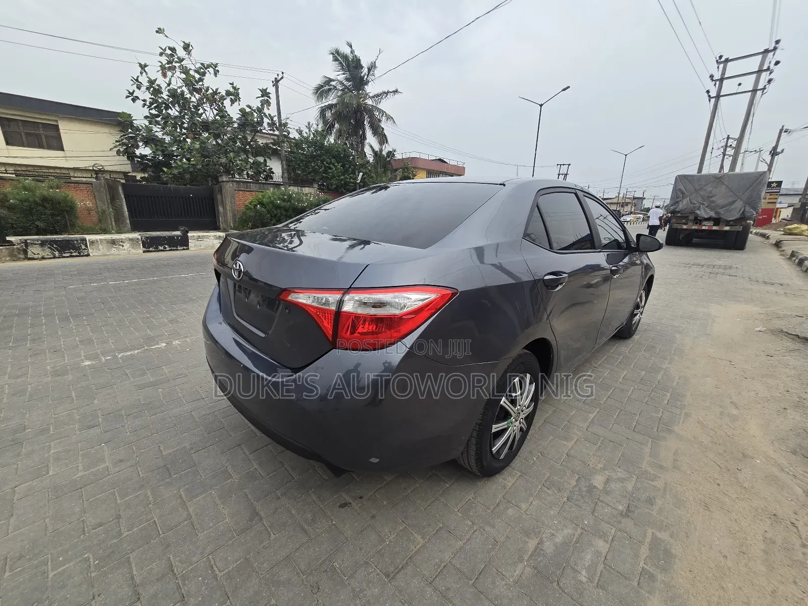 Toyota Corolla LE ECO Premium (1.8L 4cyl CVT) 2016 Gray