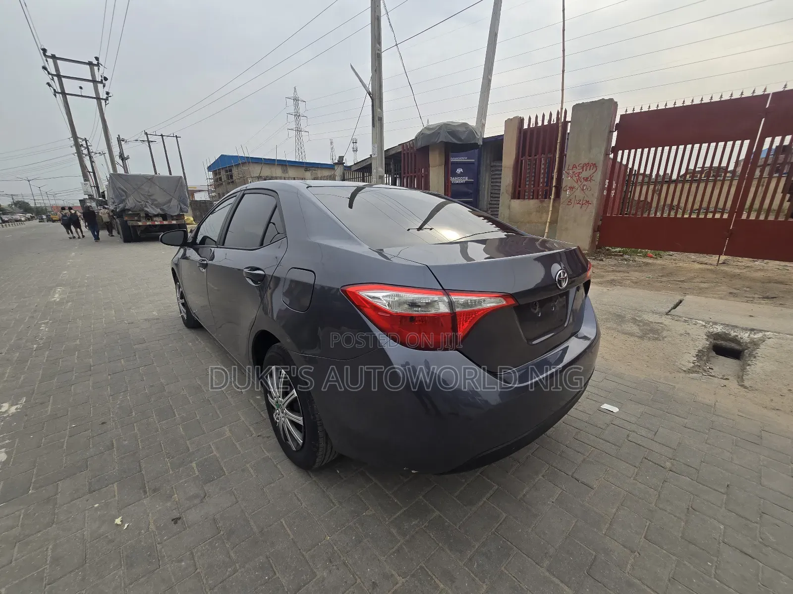 Toyota Corolla LE ECO Premium (1.8L 4cyl CVT) 2016 Gray