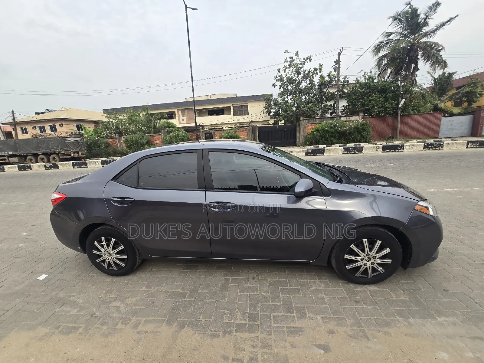 Toyota Corolla LE ECO Premium (1.8L 4cyl CVT) 2016 Gray