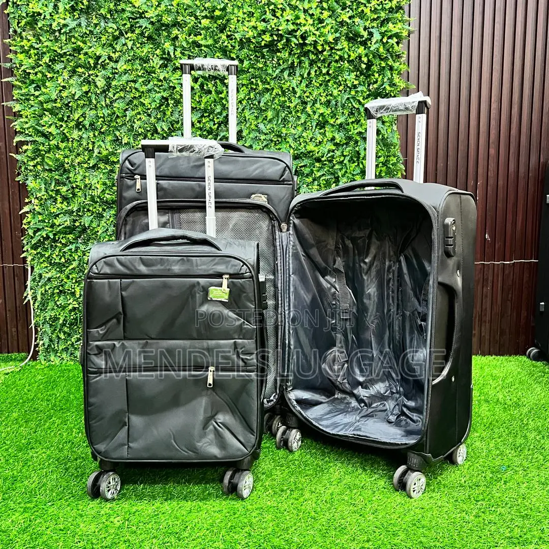 Black 3-Piece Suitcase Set With Expandable Compartments