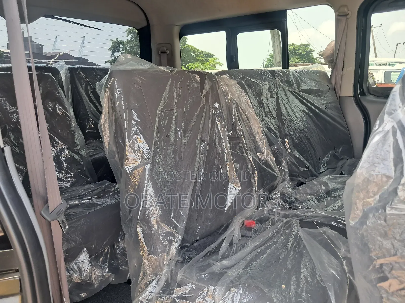 Toyota HiAce 2014 Black